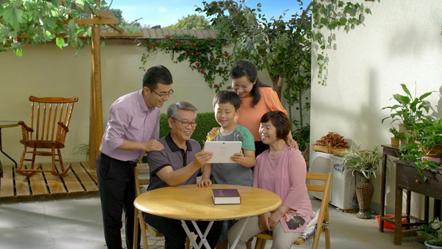 Seluruh Keluargaku Telah Menghadiri Pesta Perjamuan Anak Domba