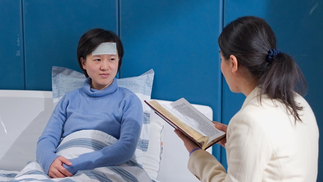 Saya telah sakit beberapa hari ini, dan berdoa kepada Tuhan pun tidak dapat sembuh. Hati saya menimbulkan beberapa keluhan, saya tahu bahwa saya tidak harus mengeluh kepada Tuhan, tetapi saya tidak dapat menahan diri. Bagaimana saya harus mengalami dalam penyakit?