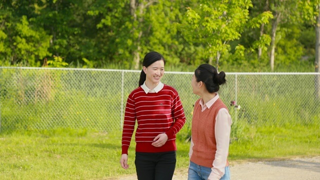 Hubungan antara manusia sekarang sangat rapuh dan dijaga dengan hati-hati, jika tidak ada keyakinan, akan terjadi perselisihan atau permusuhan karena kepentingan, bagaimana orang bisa bergaul secara normal?